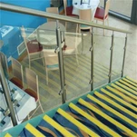 Lasipaneeli Portaiden kaide